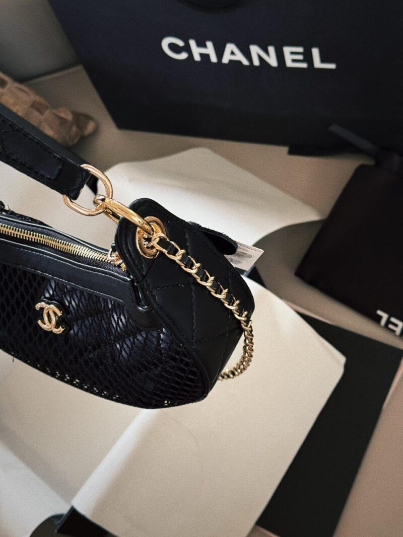 85519ed766.jpg 215235 (brooch) box
Size: Upper width 24 * 15cm
Xiaoxiangjia 25S fishing net bag
You can DIY it perfectly with the brooch! (( ?? The style of the brooch is fixed
It's too fragrant to love
There is also a small card bag inside, which can hold ...