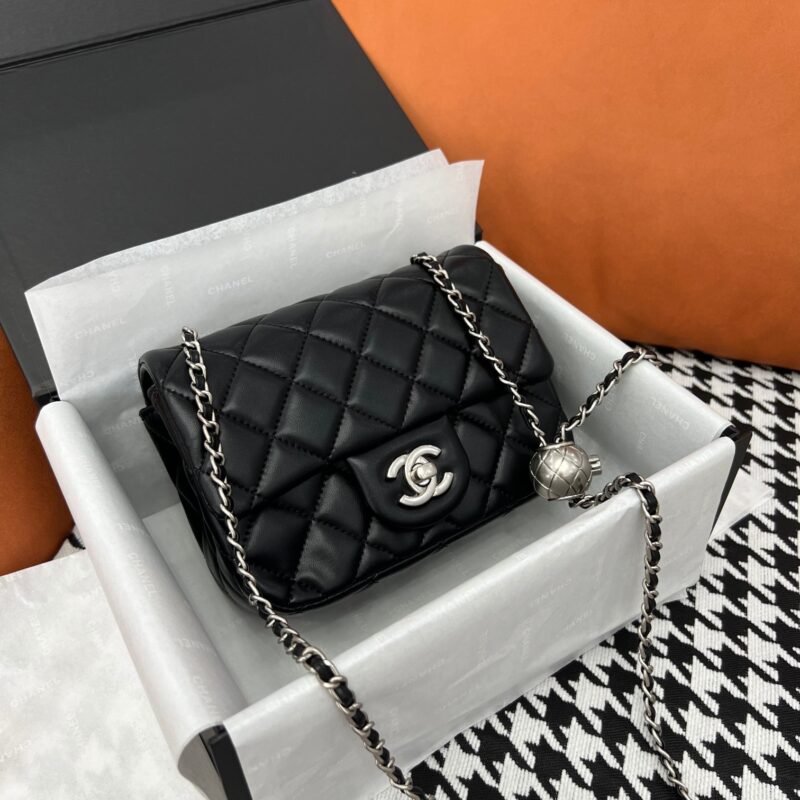 Classic silver ball square fat guy
Size 17 * 12.5 * 5
Microfiber sheepskin
Folding box airplane box packaging