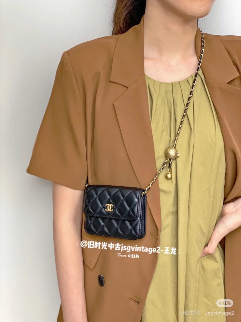 862a8c7936.jpg Chanel Little Golden Ball Series $mini chain small shoulder bag, a must-have summer artifact that cannot fit in a mobile phone
You can pretend to be cute
The more you watch, the more you will like trendy people. Let's get together!!! Superb metal bal...