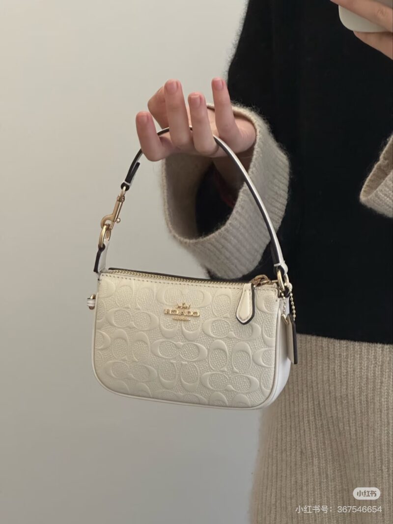 Coach relief nolita mahjong
Those who have bought Coach Outlet should know that either running naked or giving away a plastic bag with a logo has no sense of ceremony .
However, the official box set is still worthy of praise. It is paired with a C-bu...