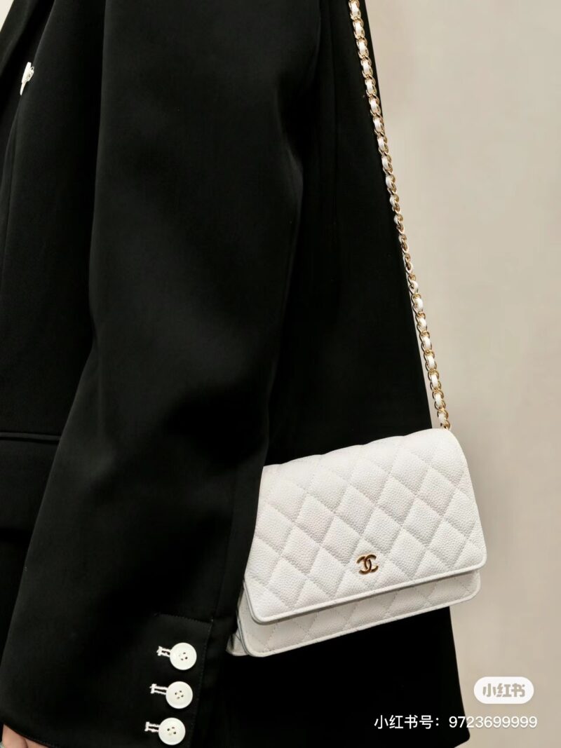 86b1751776.jpg Fortune Pack Woc
New magnetic buckle WOC is more convenient and user-friendly
White caviar gold buckle
Also known as the 'Wealth Bag', this is a fun item
--It will definitely bring you good luck
Size: 12.3 * 19.2 * 3.5cm # Bag Collection # Chanel