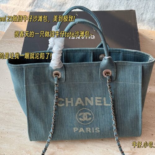 260255 without box
Size: 38 * 30cm (large)
33 * 25cm (small)
Xiaoxiangjia Cowboy Beach Bag ?
Arrange it! Arrange it!
This beach bag released this year is so beautiful!
Washing old models with water gives them a more luxurious feel
