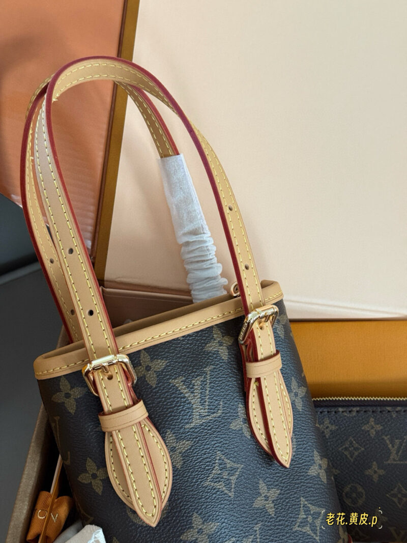215 boxes
size：13*17cm
Customized products are available ??
L family used water bucket bag (bag in bag)
The classic yellow skin of the old flower bucket
Impressive ??
Search for Lv bucket bag