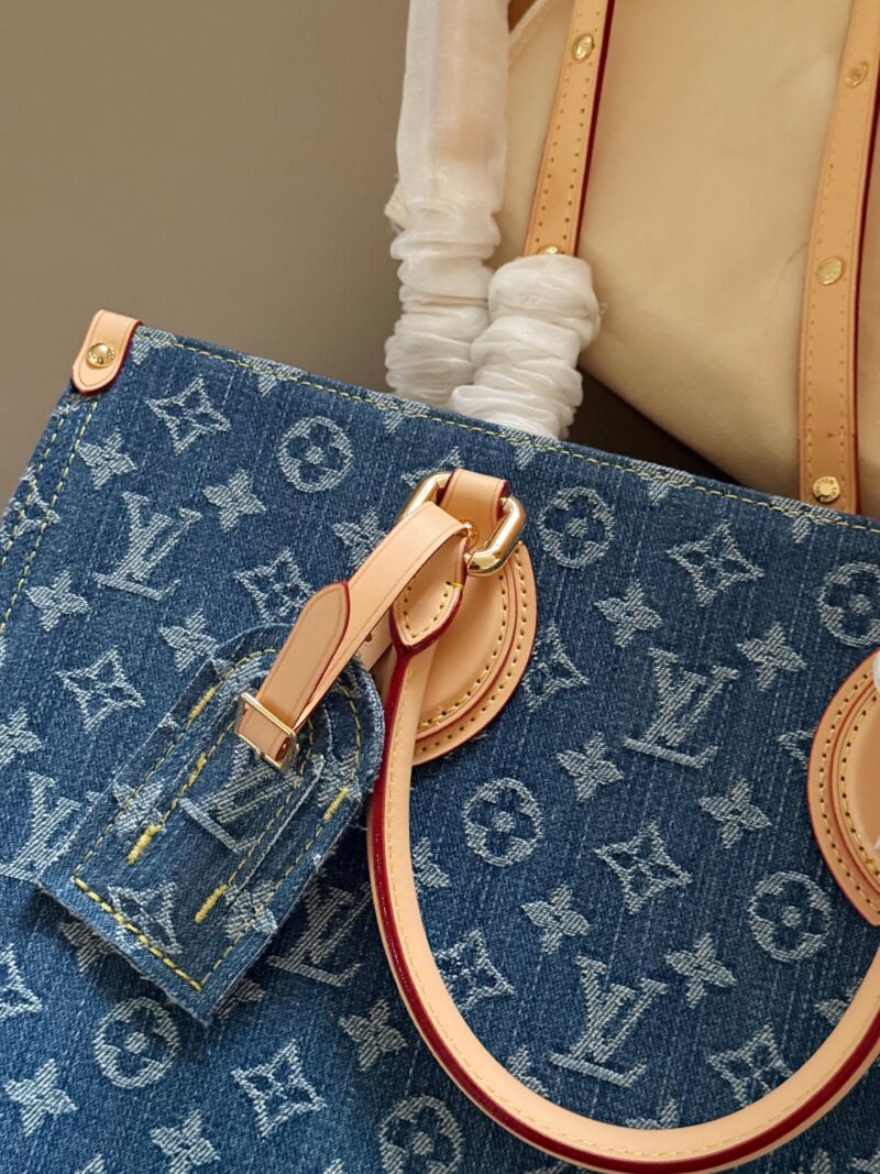 315 with packaging
size：34*26cm
L Home On the Go Cowboy Shopping Bag ??
So elegant
I will always love tannins! Who can refuse LV's denim style
Search Lv on the go shopping bag