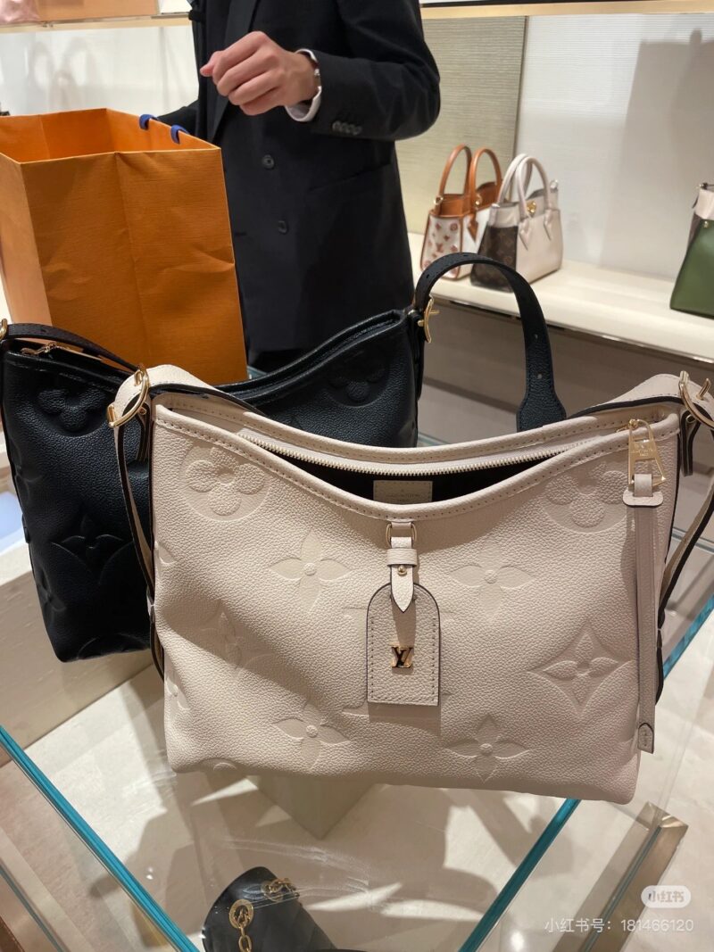 87b610f4ed.jpg Carryall cowhide