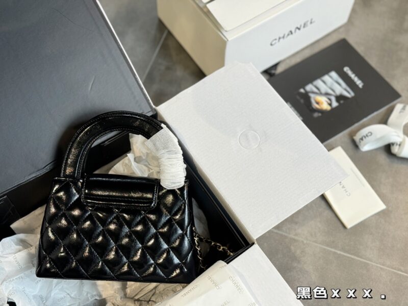 Complete packaging
size：20*12cm
Xiaoxiang's 23k Kelly
The most beautiful 23k, the oil wax skin looks so good! I have the impulse to immediately drop the sa!
The new bag really smells great!
Cowhide quality