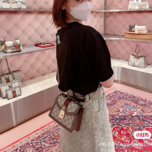 Gucci Mini ophilia Mini Bag Exquisite Mini Bag Comes Crown
Recent fashion trends and styles
Mini bags are essential items for going out on the street
The absolute bonus for the design is that the phone can fit comfortably and has ample space for dura...