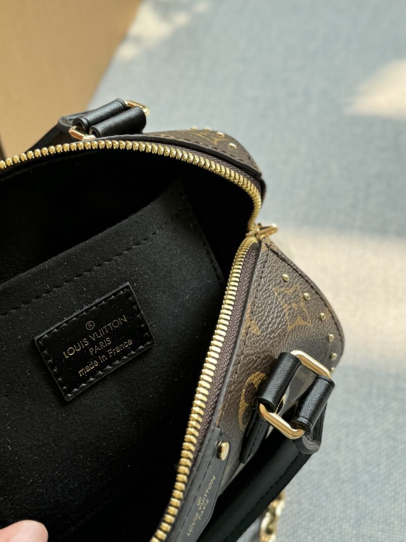 88b854c508.jpg 280 original single aircraft box
Original quality with pure leather steel hardware 163 jump code chip
size:20×14
LV SpeedyTrunk 20 Rivet Pillow Bag Handheld Cross Shoulder Bag
The runway style can also be practical for daily use~
This bag feels ve...