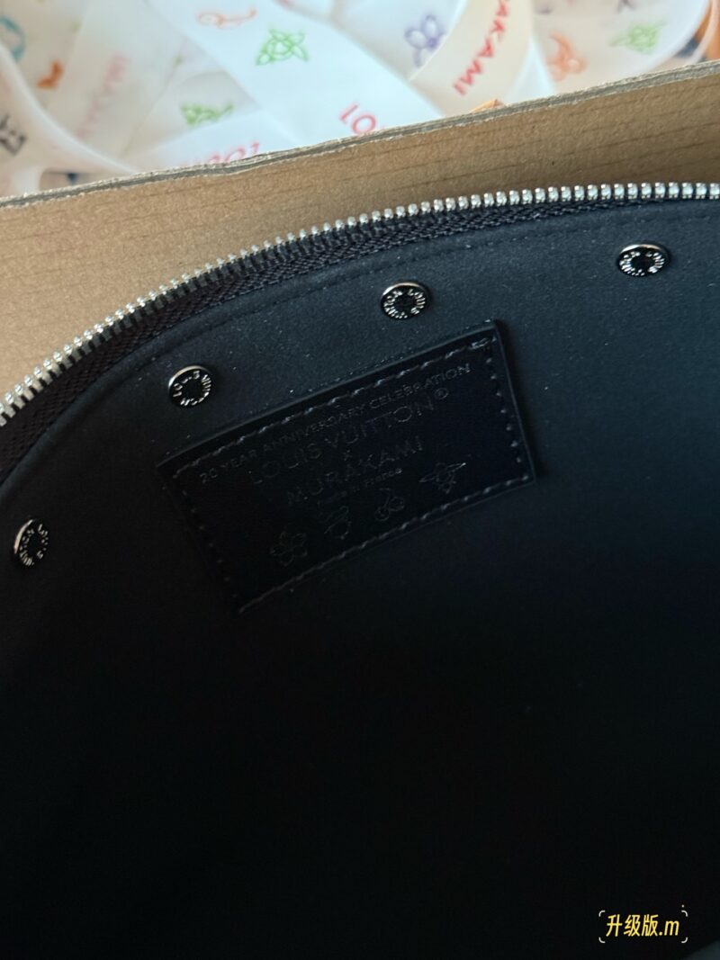 260 box upgrade version m
size：22*13cm
L Murakami Takashi | Black Tri Color Mahjong Bun
Finally arrived!
Mahjong bag shoulder strap, armpit back looks great!
Who really sees who falls in love
The feeling of sinking at a glance upon seeing the physi...
