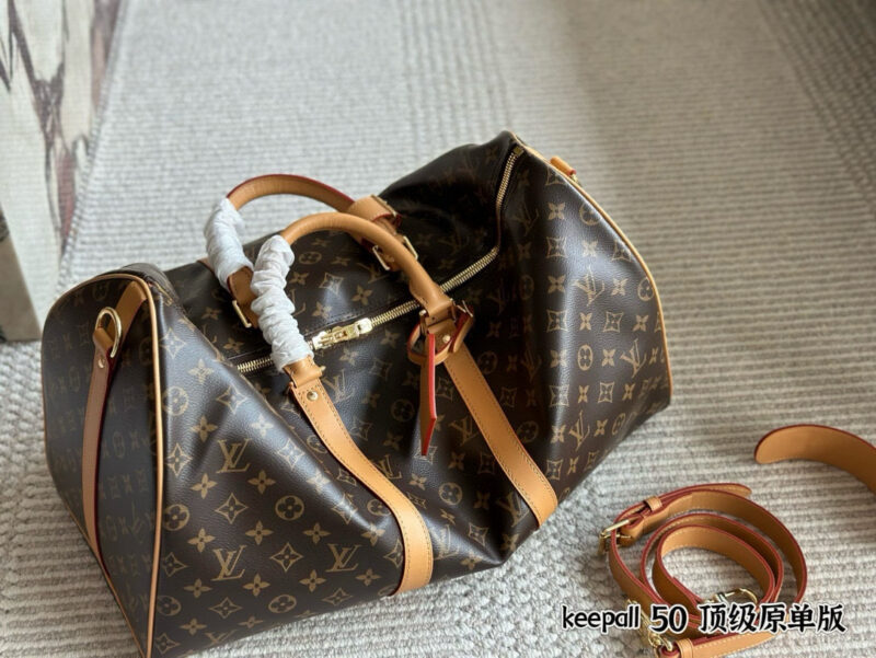 8900f2cc47.jpg 295 without box
Size: 50cm
L family's old flower travel bag is out!
Keepall 50cm travel bag
Featuring a high aesthetic value and a retro artistic atmosphere~
Do we need 'it'.