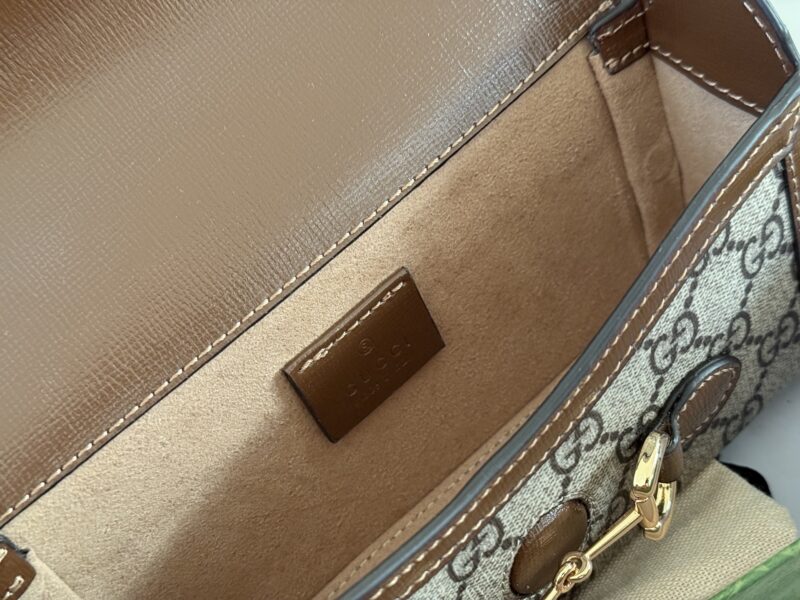 89139c16c5.jpg 200 boxes
size:19*12cm
GG 1955 new mini bag
Capacity is also acceptable
My god? It's so beautiful!
Classic color Gucci1955