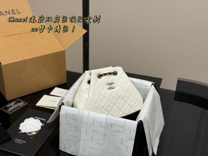 Comes with folding box airplane box
Chanel Gabrielle
I have always loved the classic wandering backpack
It has a light weight and is easy to carry,
It can be carried in any occasion and adapted to any style.
A classic bag that won't go out of style e...
