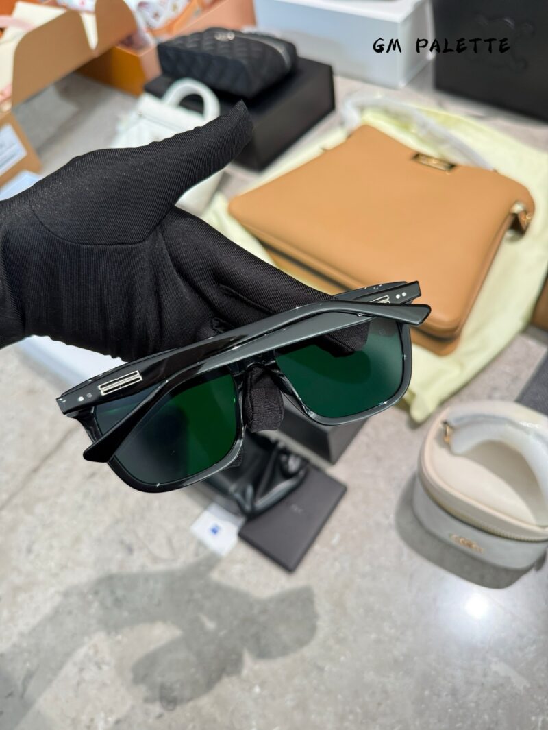 89f4af0ff5.jpg Actual delivery photo p185
Jay Chou's Same Style Gm Palette
Every pair of glasses is a combination of fashion and art. They are not just tools for shade and eye protection, but also fashionable items that showcase individuality. Whether it's the retr...