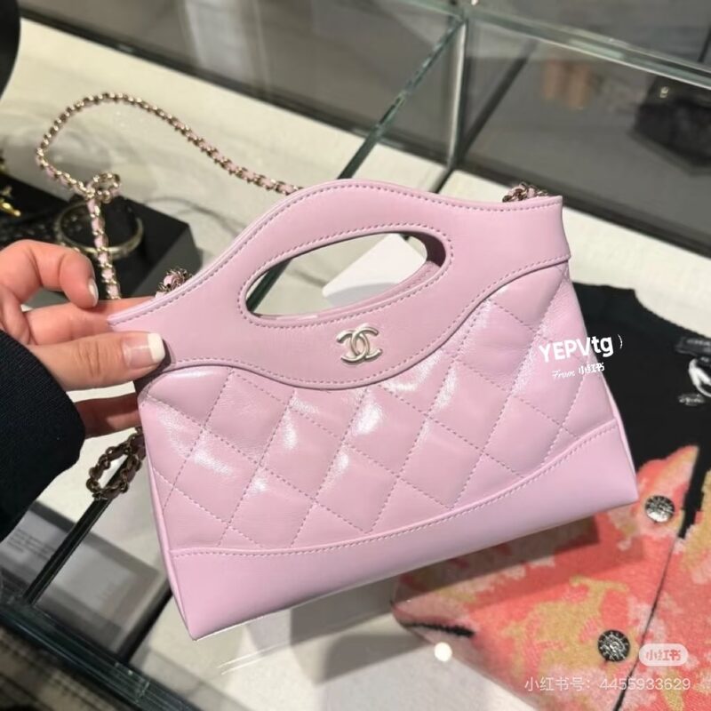 8a268a8b30.jpg Chanel 24S Latest 31 Bag Nano
The top selling lingerie is so cute and the sheepskin texture is superb!! Soft and delicate touch!
The full classic diamond grid pattern combined with light gold hardware design presents a perfect fusion of classic and l...