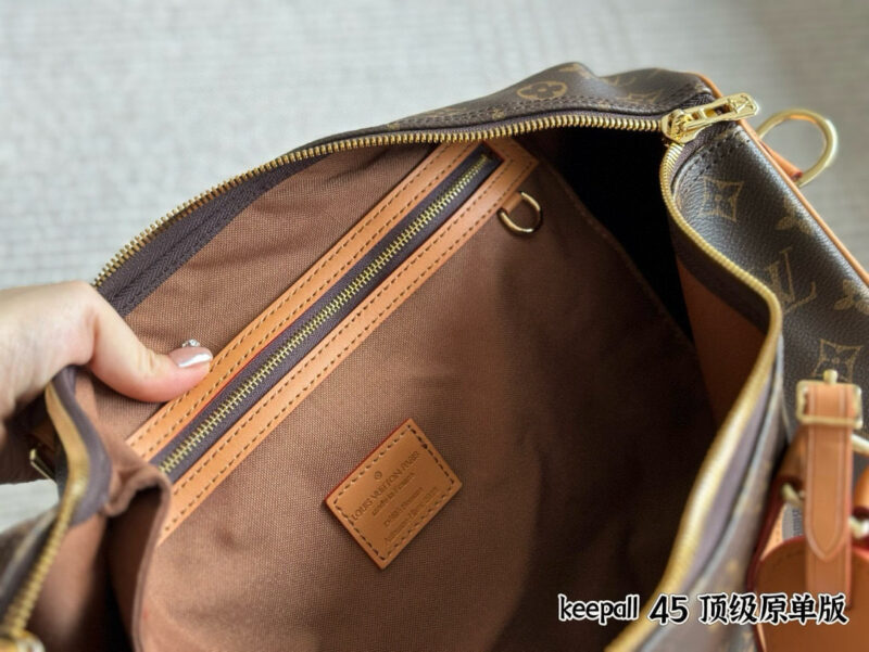 8a534a68f7.jpg 290 without box
Size: 45 * 27cm
L family's old flower travel bag is out!
Keepall 45 travel bag
Featuring a retro and artistic atmosphere with high aesthetic appeal~
Do we need 'it'.