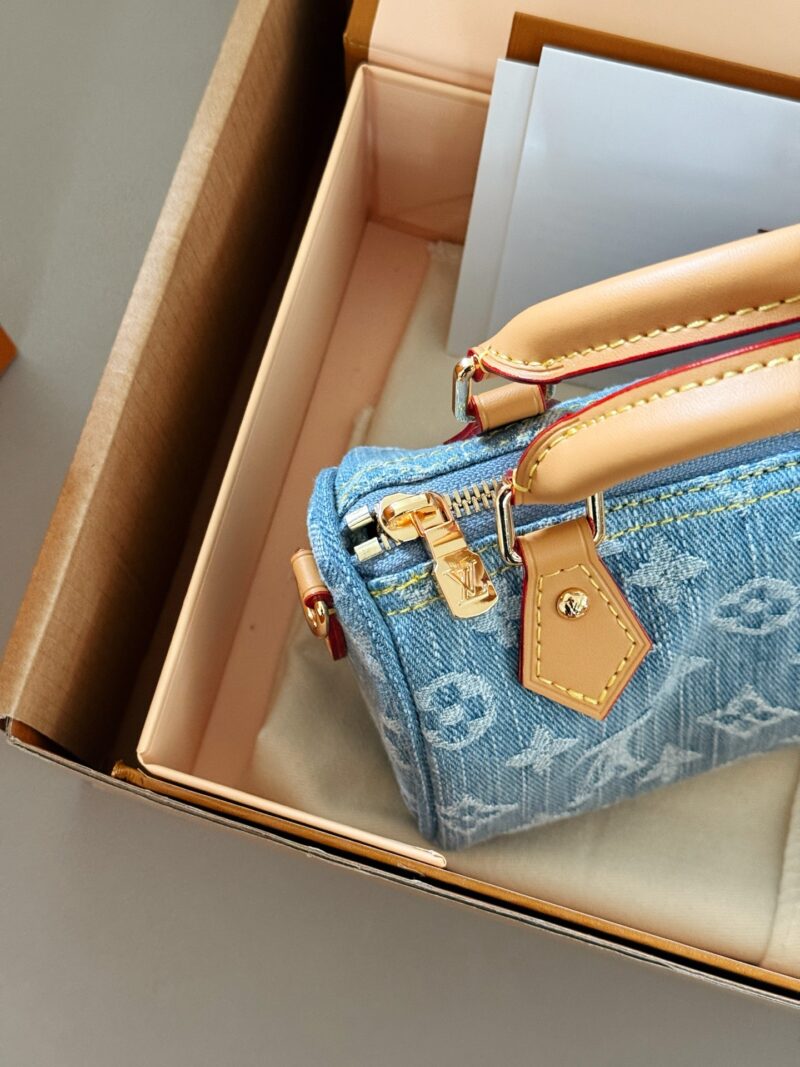 8b564f0b26.jpg 235 box (upgraded version)
size:16*10cm
Tender tannin denim!!!
Don't be too cute!
Put down your small phone
We need this light colored denim in summer
Search for L Home Nano Cowboy