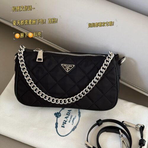 165 boxes
size：24*13cm
How versatile Prada vintage armpit bags are!
Different occasions can be matched without any mistakes! Plus unique chains, diverse memorization methods!
I want to choose a lightweight and practical gift box
Just choose it!