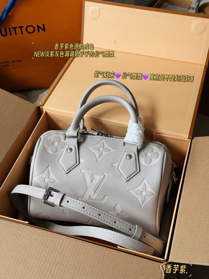 8c152c7212.jpg 220 new model (with box)
size: 20*14cm
L Home Speedy 20
Let's feel the joy of Speedy together~
This size is just right!
Sweet Potato Purple Speedy 20
Light purple gray blended milk is dripping!
Search: Lv speed 20