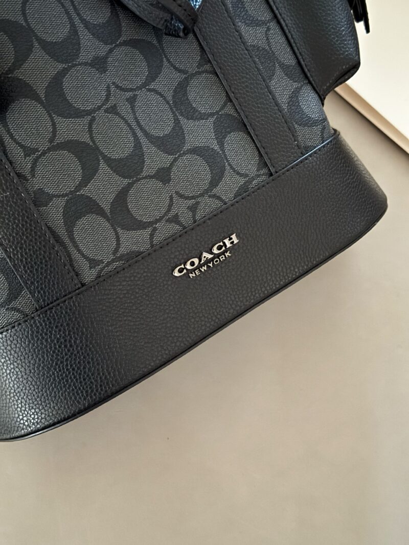 8c51262d3a.jpg 260 without box
size:30*40cm
Choose this one! Sending my boyfriend!
C Classic Charcoal Black Grey Backpack
Old flower spliced cowhide!
The overall texture is very good!
Very atmospheric! The structure feels great!
The sense of hierarchy is also gre...