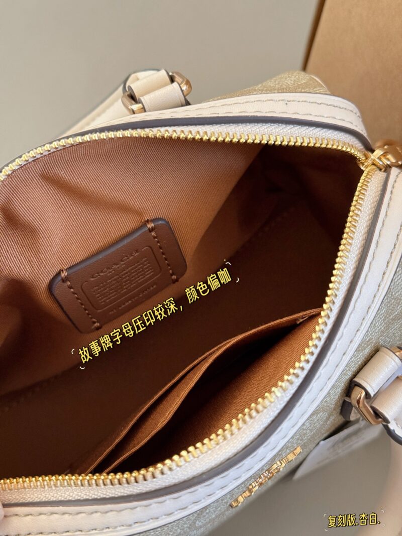 8ccaa811cf.jpg 230 (full package) replica version
size:18*12cm
C Home 24ss Pillow Bag/New Product Upgraded Again
Super cute mini Boston
Classic small size
Small body, large capacity!
Channel goods are very rare!
Search Coach Pillow Bag