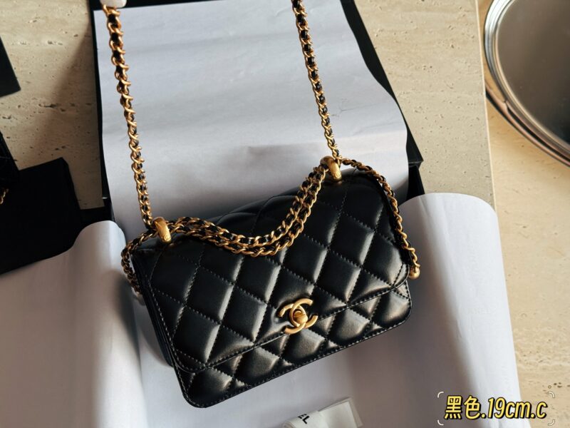 8cf5473109.jpg 250 255 with packaging
Size: 19 * 13cm (small size)
22 * 15cm (large size)
Xiaoxiang Family Double Ball WoC
Your upper body is full of immortal energy!
The smooth skin feels super comfortable to the touch
Design of Double Bead Chain
Can I freely adju...