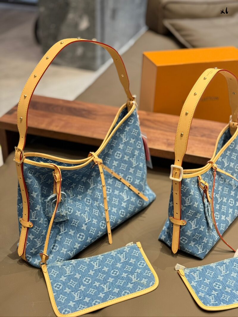 8cf7100e75.jpg 275290 Cowboy
This is simply my favorite bag!!
LV24 Limited Edition Denim Cowboy Carryall
Denim denim material is super lightweight and has a great concave shape
The vegetable tanned leather of the shoulder strap adopts this series of classic+rivet...