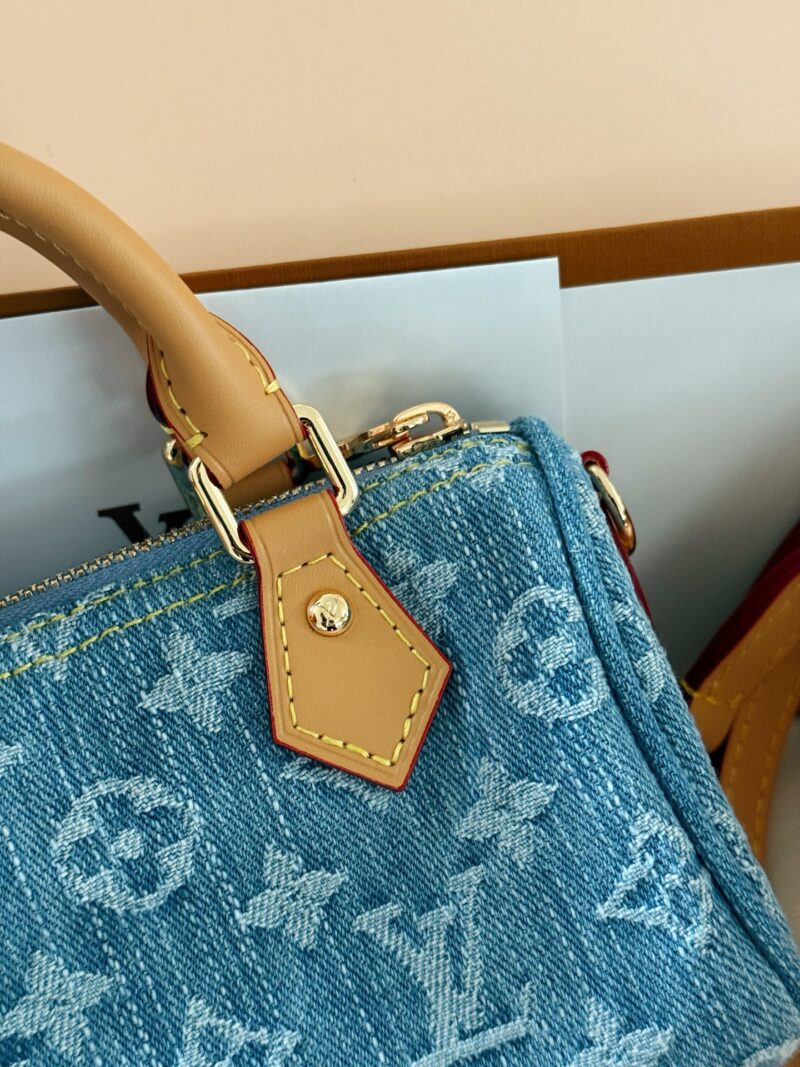 8d07339f3b.jpg 235 box (upgraded version)
size:16*10cm
Tender tannin denim!!!
Don't be too cute!
Put down your small phone
We need this light colored denim in summer
Search for L Home Nano Cowboy