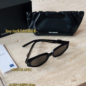 190 Pack
GM Ruvy Van jewelry collection is really beautiful~
Stylish girl's 25 year new must-have GM sunglasses!
Diamond black ultra wide and face covering
Cool and shining stars all have it~