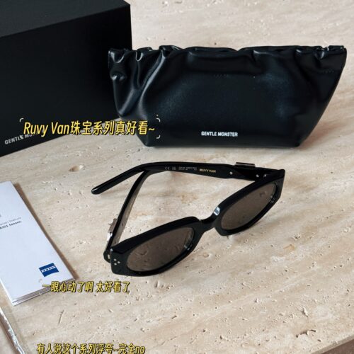 190 Pack
GM Ruvy Van jewelry collection is really beautiful~
Stylish girl's 25 year new must-have GM sunglasses!
Diamond black ultra wide and face covering
Cool and shining stars all have it~