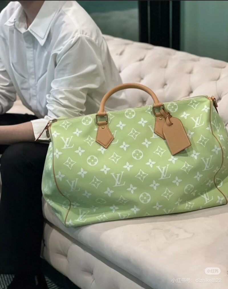 8d4595e7f5.jpg Can the new color LV Speedy P89 reach your heart
LV Speedy p89 has released many colors, Creative Director Pharrell
Williams is truly a trendy king, combining classic presbyopia with trendy dopamine colors to create a vintage and fashionable look!
Ba...