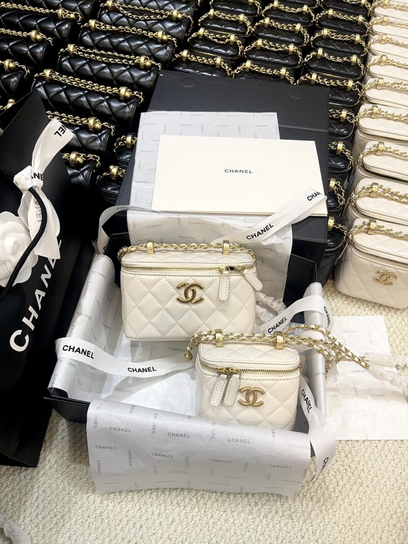8d58dbc8e9.jpg Chanel Double Golden Ball 24c Box
Size: Large size 16 ?? ten ?? 8cm
Small 8.5 ?? eleven ?? 7cm
Color: Black/White