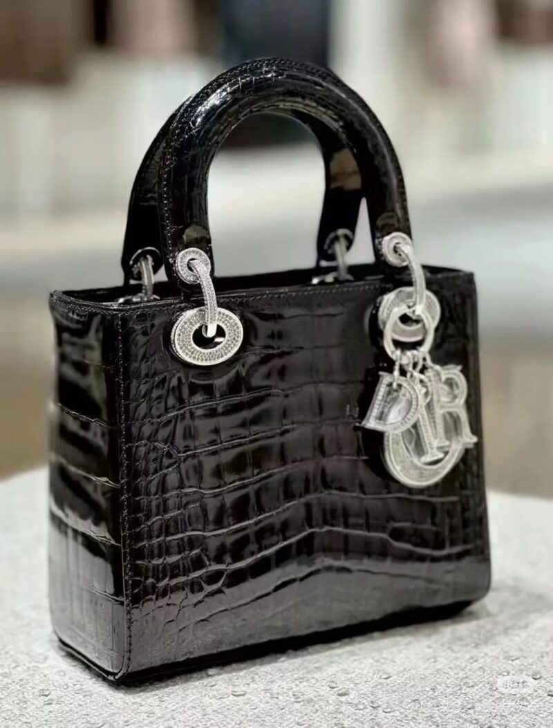 8d61b63537.jpg Dior Concubine Bag Diamond Buckle
