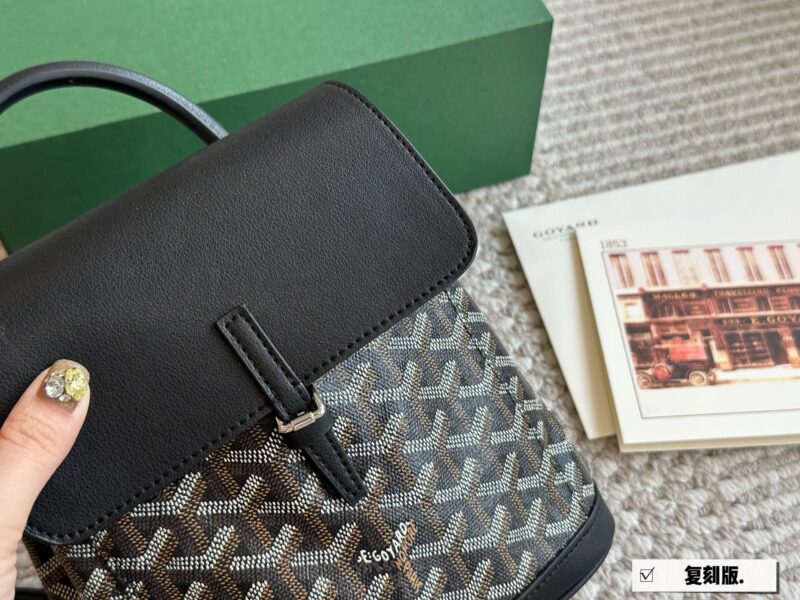 8e4770e08c.jpg 225 leather matching
size:20*23cm
Alpin mini Goryard that never gets tired of carrying
Goya backpack
It has a very light weight!
The memorization method can also be switched freely
The casual and fashionable feeling of mini size upper body
I really...