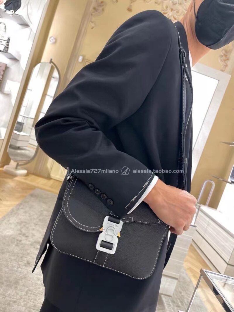 8e4df493a0.jpg Dior men's crossbody bag