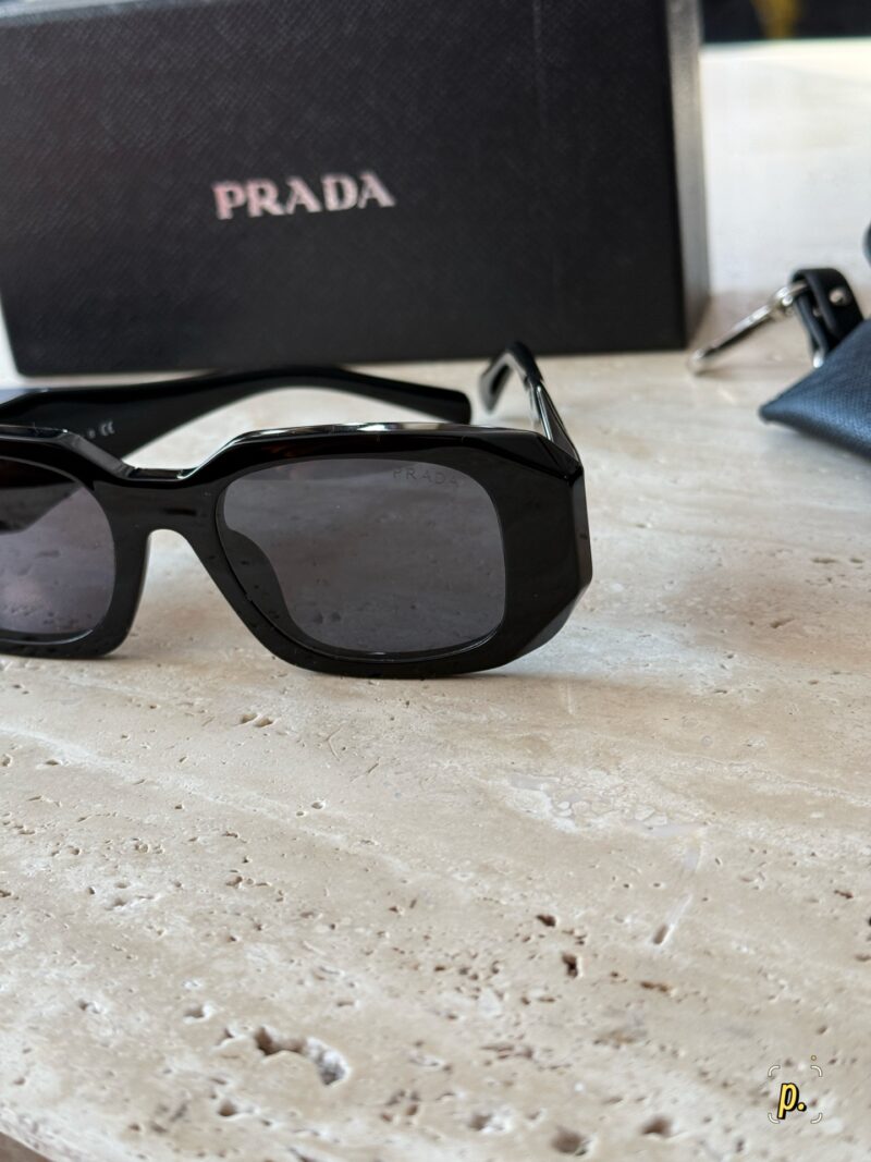 8f22c1aec2.jpg 205 with complete packaging#
Sisters! Blow up these sunglasses!
Prad glasses/sunglasses
It's really versatile and beautiful!
I personally think it is suitable for all face shapes
And his face looks very small!!
Unlike traditional sunglasses, which ha...