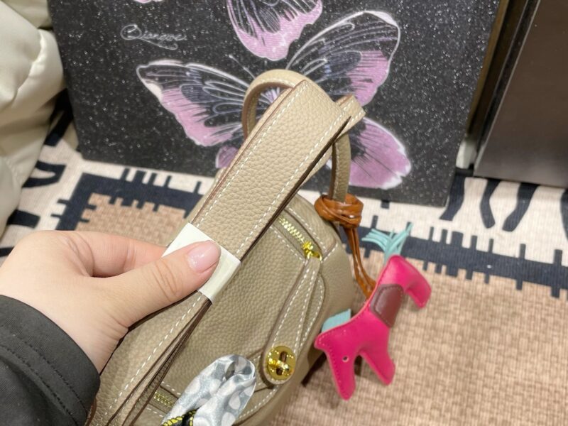 Folding box ? Airplane Box
Hot products, hot products, beautiful
Hermes Lindy Mini
Super versatile!
Size：19*12cm