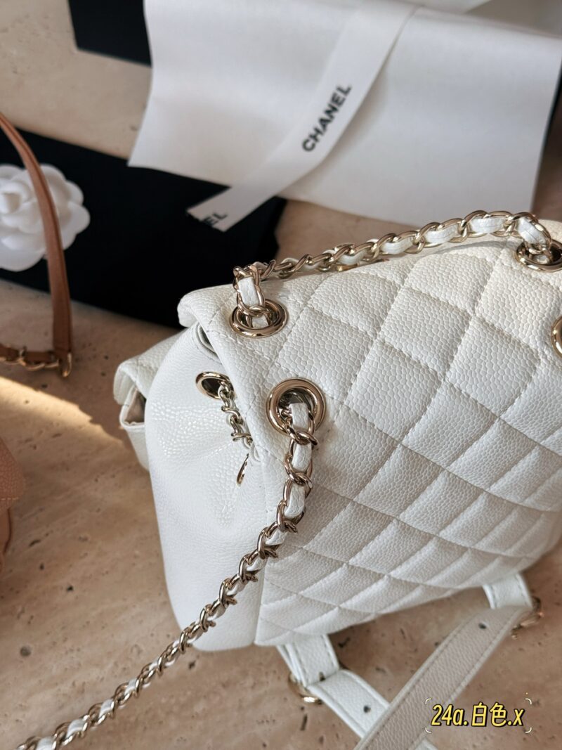 8f91dc36cf.jpg 290 boxes
size:18*19cm
Xiaoxiang Home Duma 24V Backpack
Take Snow White home with a heartbeat
Cute love
The cutest backpack of the season
? Single shoulder ? Double shoulder ? Handheld