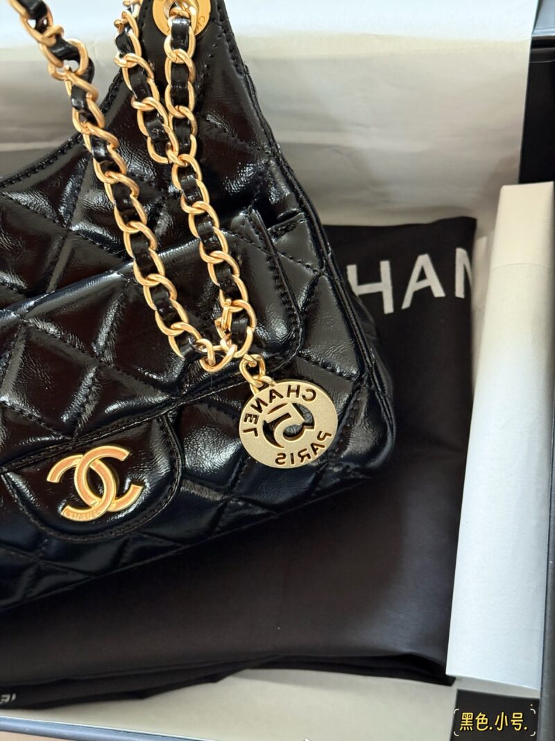 240245 box
Size: 19 * 13cm (small size)
23 * 16cm (large size)
Xiaoxiang's 23rd hippie hobo
This popular Tmall Genie has gone viral
It's really nice
Commonly known as croissants, they have a strong sense of design
Oil wax leather, with good wear resi...