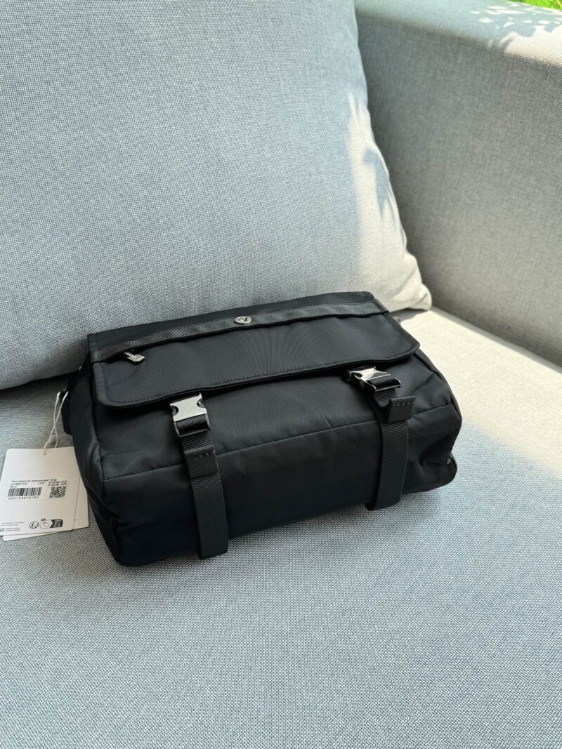 8fd72a635b.jpg 215 airplane box
size:28×21
Lululemon Wulnderlust 6.5L Nylon Postman Bag Single Shoulder Crossbody Bag
Gun colored metal buckle+3D car line, with a touch of luxury at your fingertips! Paired with sweatshirt and denim, it instantly transforms into ...