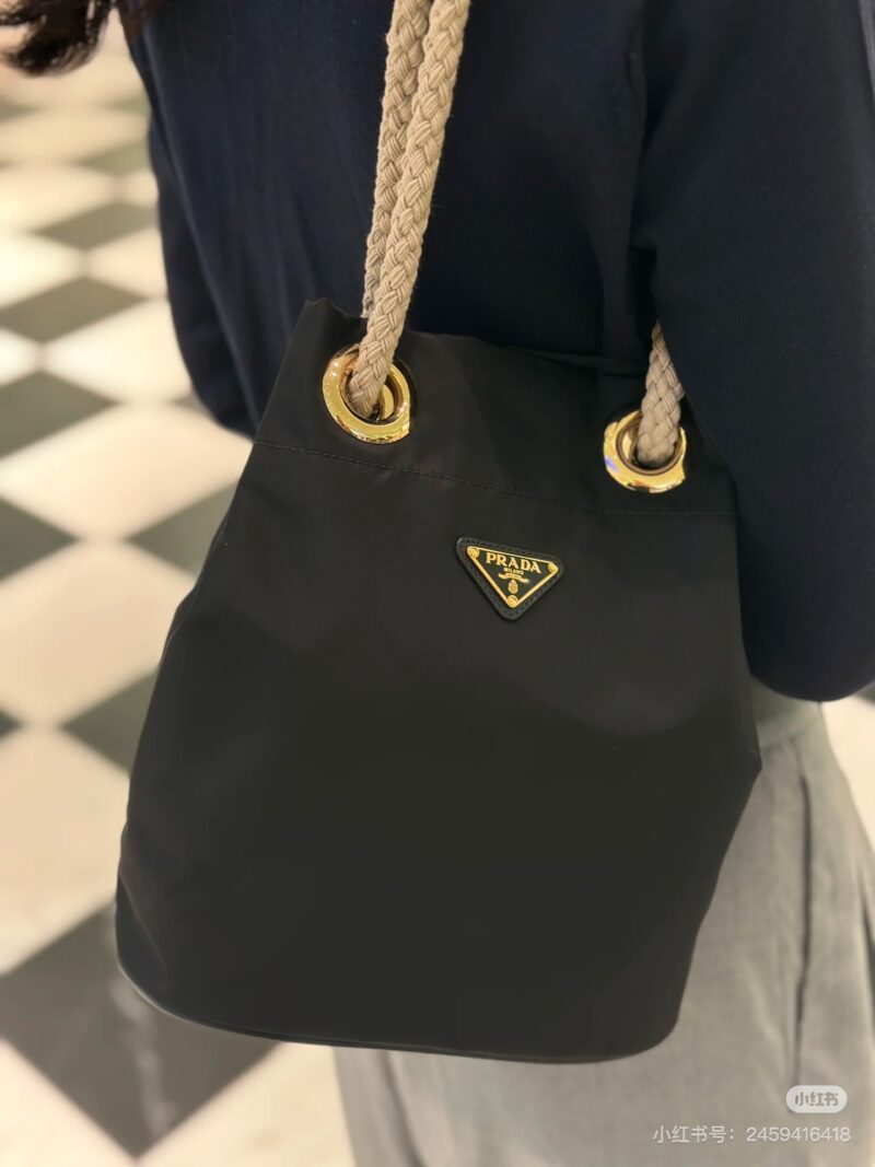 902bf24753.jpg Can be worn on one shoulder/armpit/crossbody/