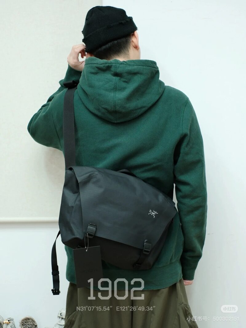 904831b7f7.jpg Archaeopteryx Postman Bag