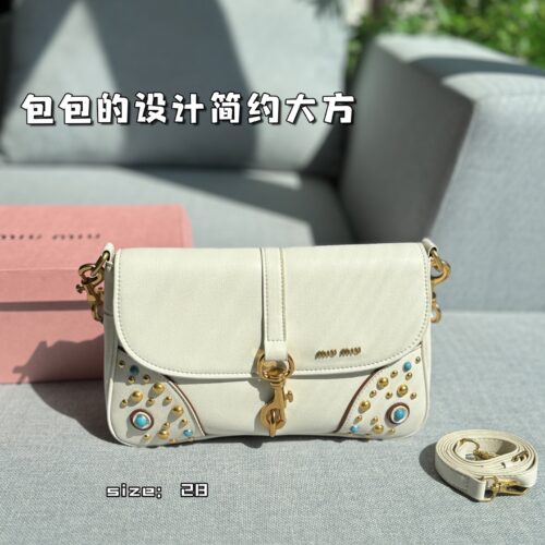 Color card ??
MIU MIU rivet stick bag, armpit bag, shoulder bag, crossbody bag