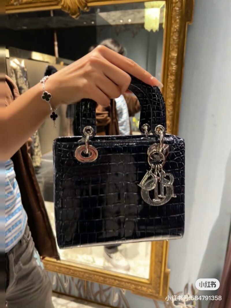 91a992eb0c.jpg Dior Concubine Bag Diamond Buckle