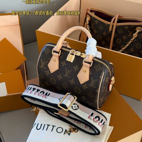 260 boxes
size：20*14cm
L home speed20
I really like this size!
?? Taiwanese customers order color changing leather!
?? Original weaving! Upgrade to adjustable
No matter what clothes you wear, don't hesitate!
Whatever you want!
Search Lv speed20