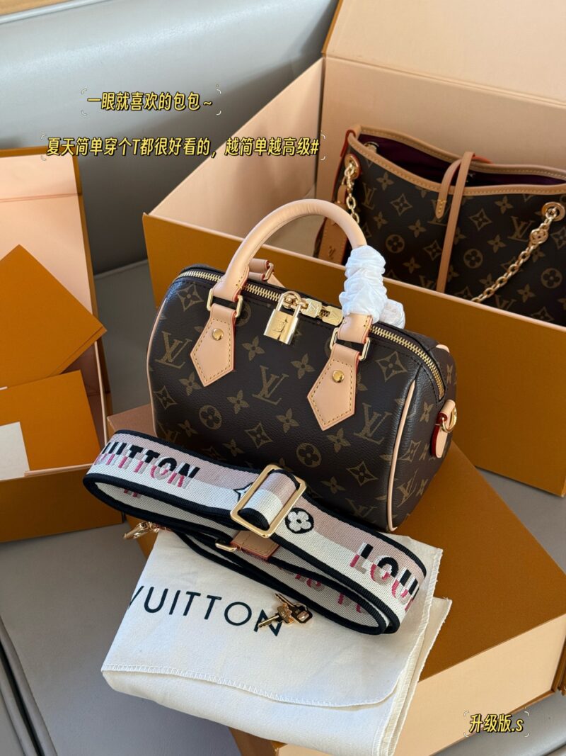260 boxes
size：20*14cm
L home speed20
I really like this size!
?? Taiwanese customers order color changing leather!
?? Original weaving! Upgrade to adjustable
No matter what clothes you wear, don't hesitate!
Whatever you want!
Search Lv speed20