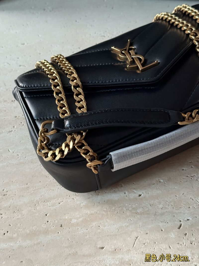 91fb4d1cdc.jpg 240 280 320 sheepskin box
Size: 20 * 12cm (small)
24 * 14cm (medium)
29 * 17cm (large)
YSL's new version of LouLou Fang Fat Man
Finally online!!
Have to say,
At first glance, it looks very eye-catching
The new sheepskin has undergone additional coati...