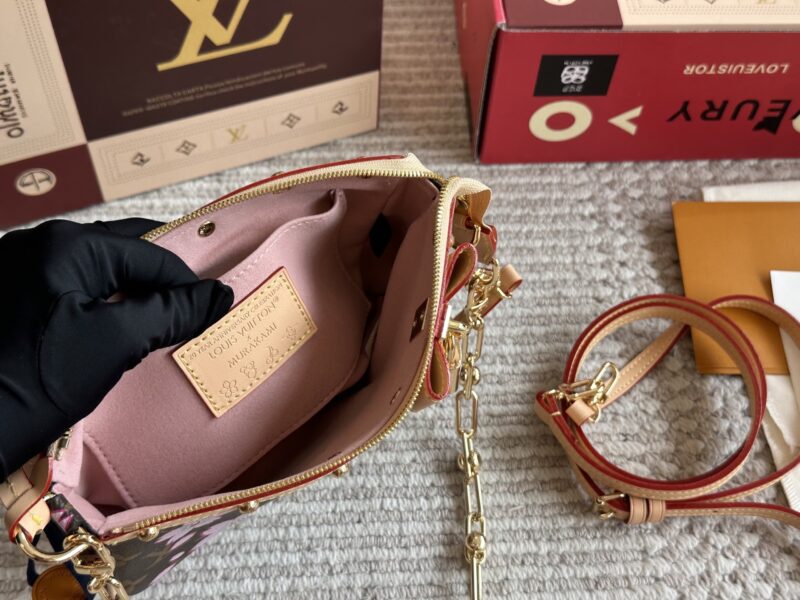 235 box
size：22*12cm 
L Home Mahjong Bun! Replica
?? Short shoulder straps! chain ??
Everything is available!!
Summer mahjong bag is more suitable, really fragrant armpit bag