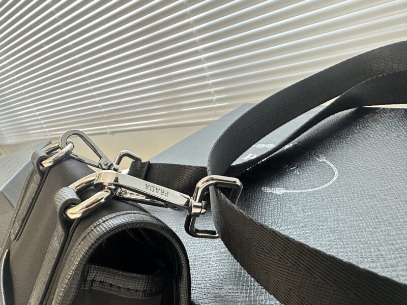 Complete gift box packaging ? Vertical PRADA ? Model 2020-1 Large Phone Bag [Strong] Crossbody Bag Waist Bag Multi purpose unisex Milan Creation. Miuccia Prada's unique talent lies in her relentless pursuit of new ideas, blending curiosity for kn...