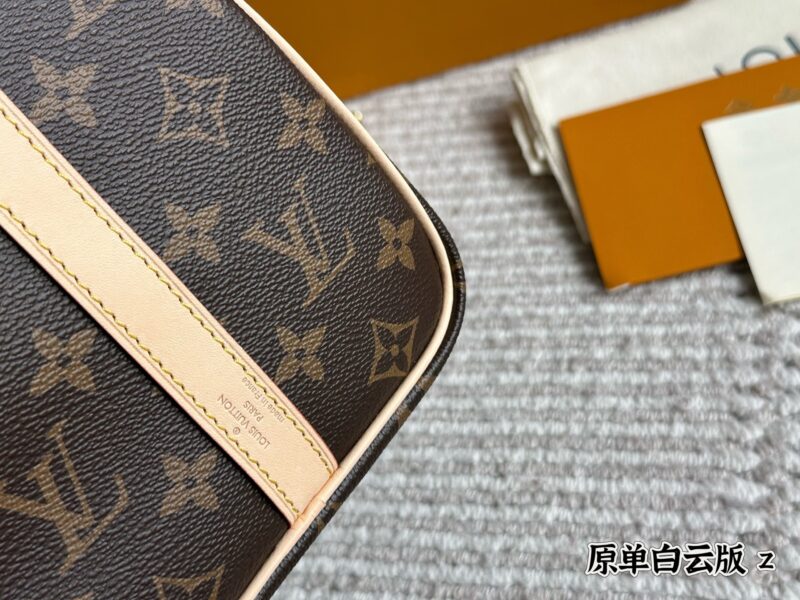 925d317c88.jpg Baiyun edition 399 with box
size:25cm
L Home SPEEDY25
Original single pillow bag
Taiwan imports color changing leather
Bronze Hardware (Folding)
Search for Lv pillow bag