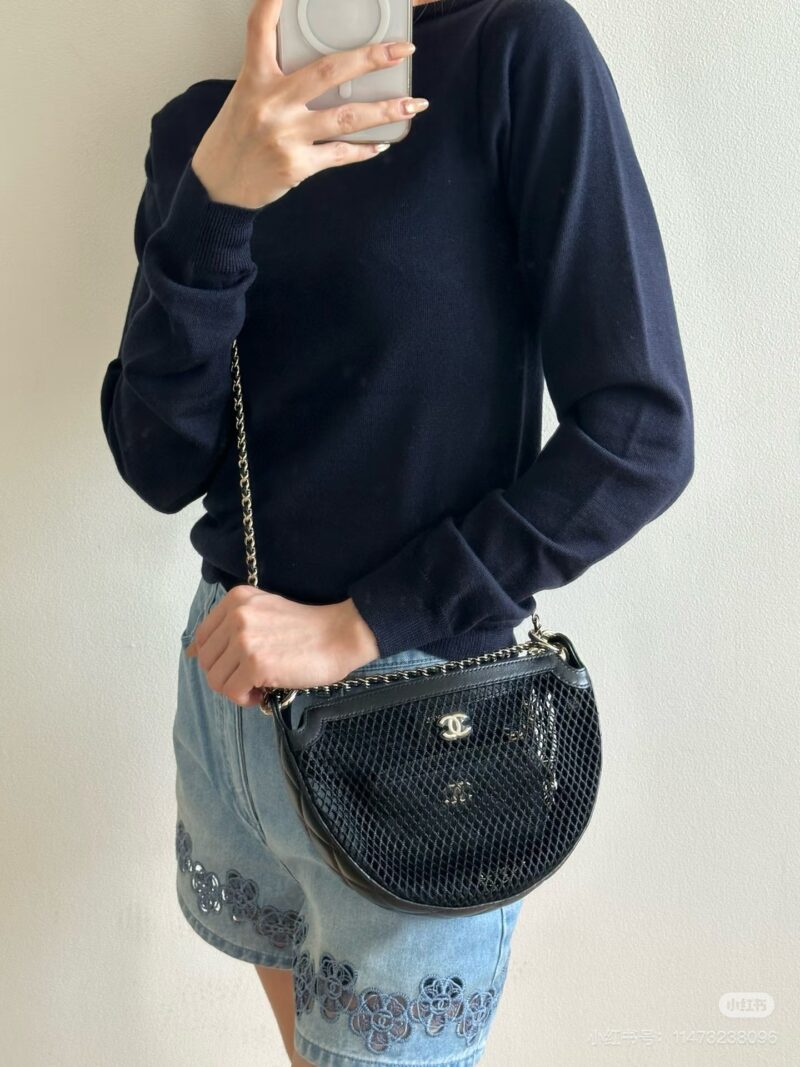 Can be worn on one shoulder, crossbody, or underarm, suitable for various concave shapes!